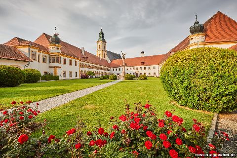 Gemeinde Reichersberg Bezirk Ried Augustiner-Chorherrenstift Reichersberg (Dirschl Johann) Österreich RI